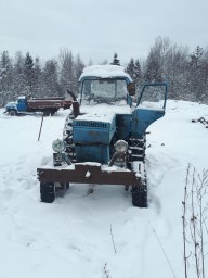 Продам трактор80БЕЗ ДОКУМЕНТОВ так как достался от сельхоза. в рабочем состоянии. на гусянках
