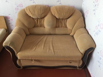 Продаю очень дёшево СРОЧНО!!! малогабаритный диван раскладушку